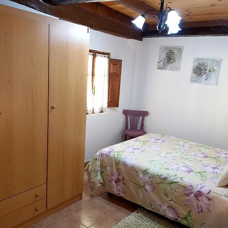House With 2 Bedrooms In With Wonderful Mountain View Enclosed Garden And Wifi بونفيراذا